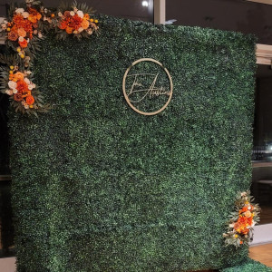 a wall made out of green grass and flowers