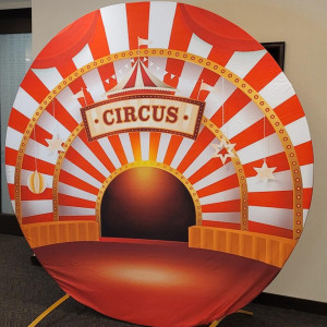 Circus theme spandex backdrop cover on Luna Circle Arch, bold red and white carnival big top design for birthday parties, kids events, and carnival themed events in Pittsburgh PA, Event Rentals of Pittsburgh
